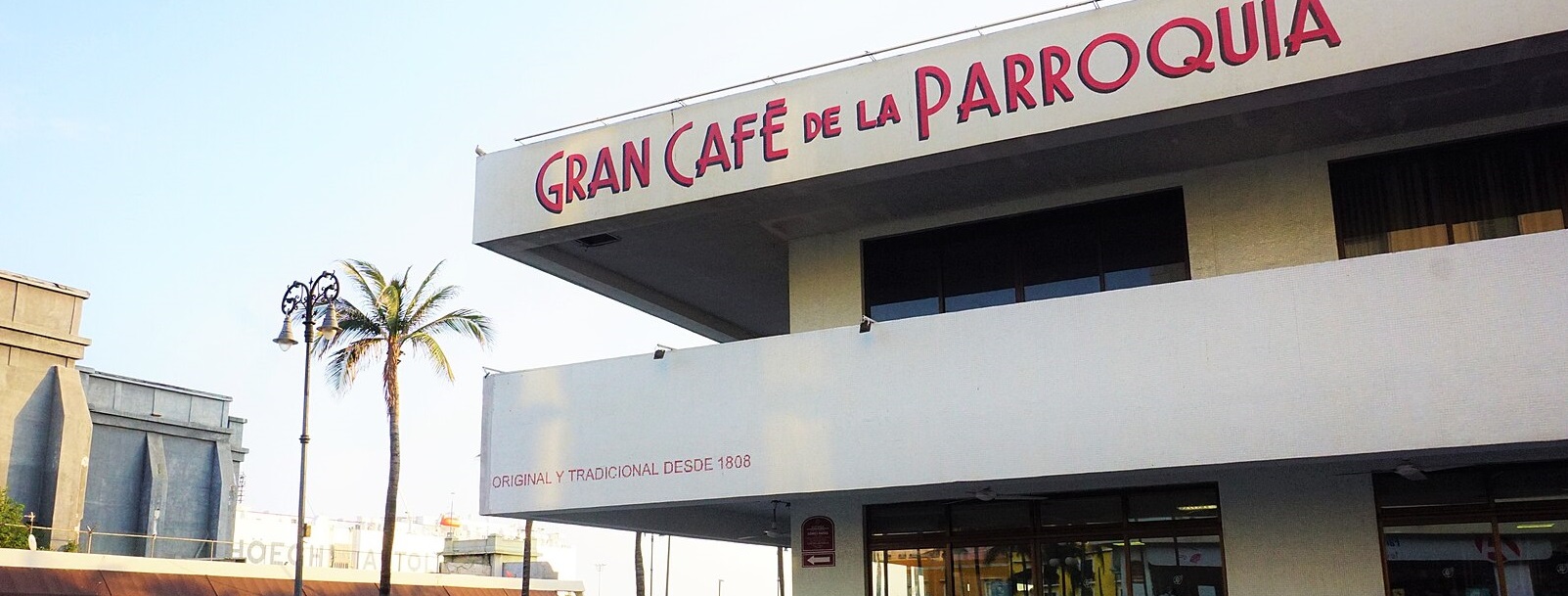cafe-la-parroquia-en-el-malecon